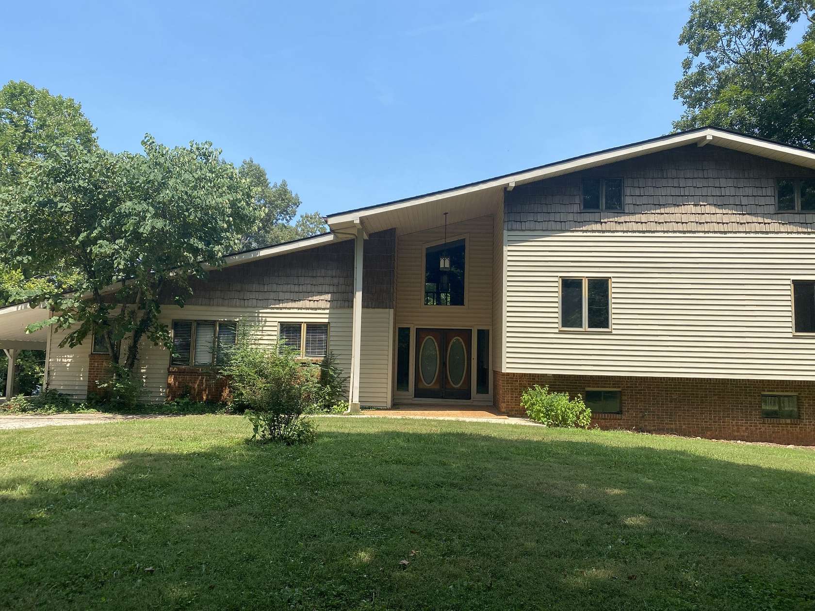 5 Acres of Residential Land with Home for Lease in McMinnville, Tennessee