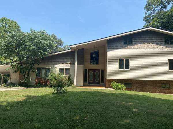 5 Acres of Residential Land with Home for Lease in McMinnville, Tennessee