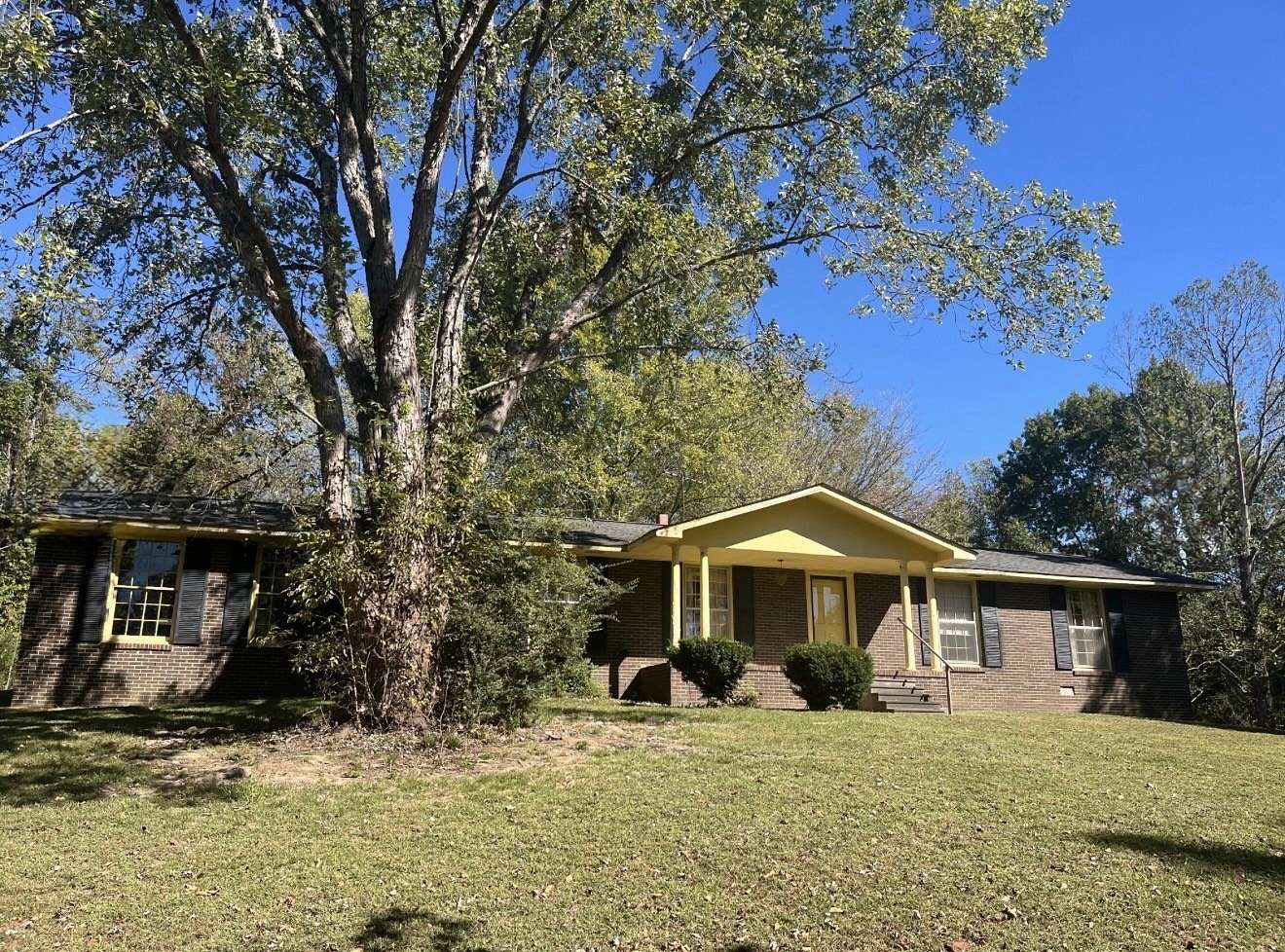 5 Acres of Residential Land with Home for Lease in Ashland City, Tennessee