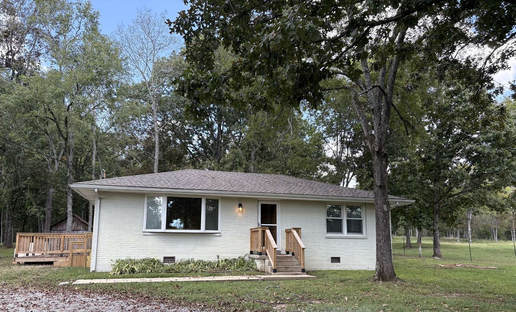 15 Acres of Land with Home for Lease in Lascassas, Tennessee