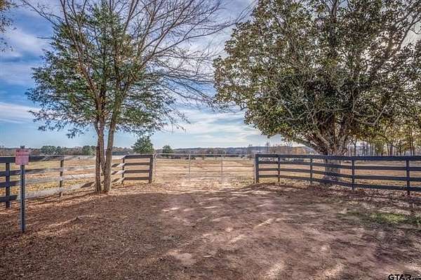 83 Acres of Land for Sale in Jacksonville, Texas