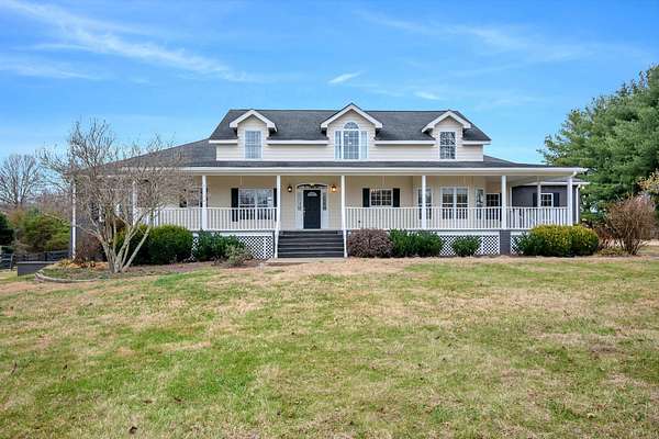 5 Acres of Residential Land with Home for Lease in Franklin, Tennessee