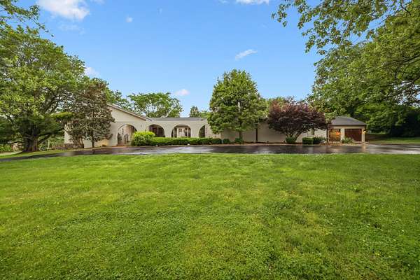 2 Acres of Residential Land with Home for Lease in Brentwood, Tennessee