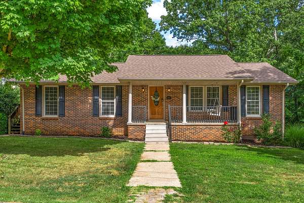 1.5 Acres of Residential Land with Home for Lease in Dover, Tennessee