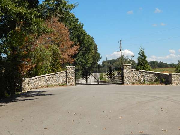 1 Acre of Residential Land for Sale in Savannah, Tennessee