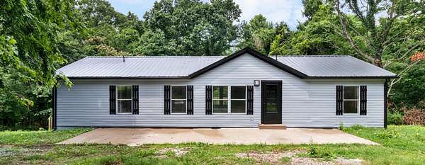 2 Acres of Residential Land with Home for Lease in Adams, Tennessee