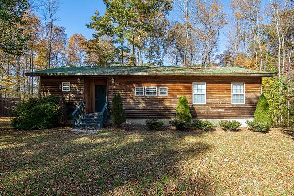 2.46 Acres of Improved Mixed-Use Land for Sale in Waynesboro, Tennessee