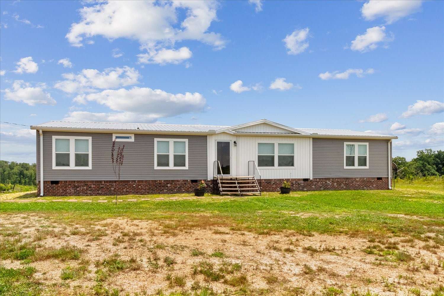 5 Acres of Residential Land with Home for Sale in Hohenwald, Tennessee