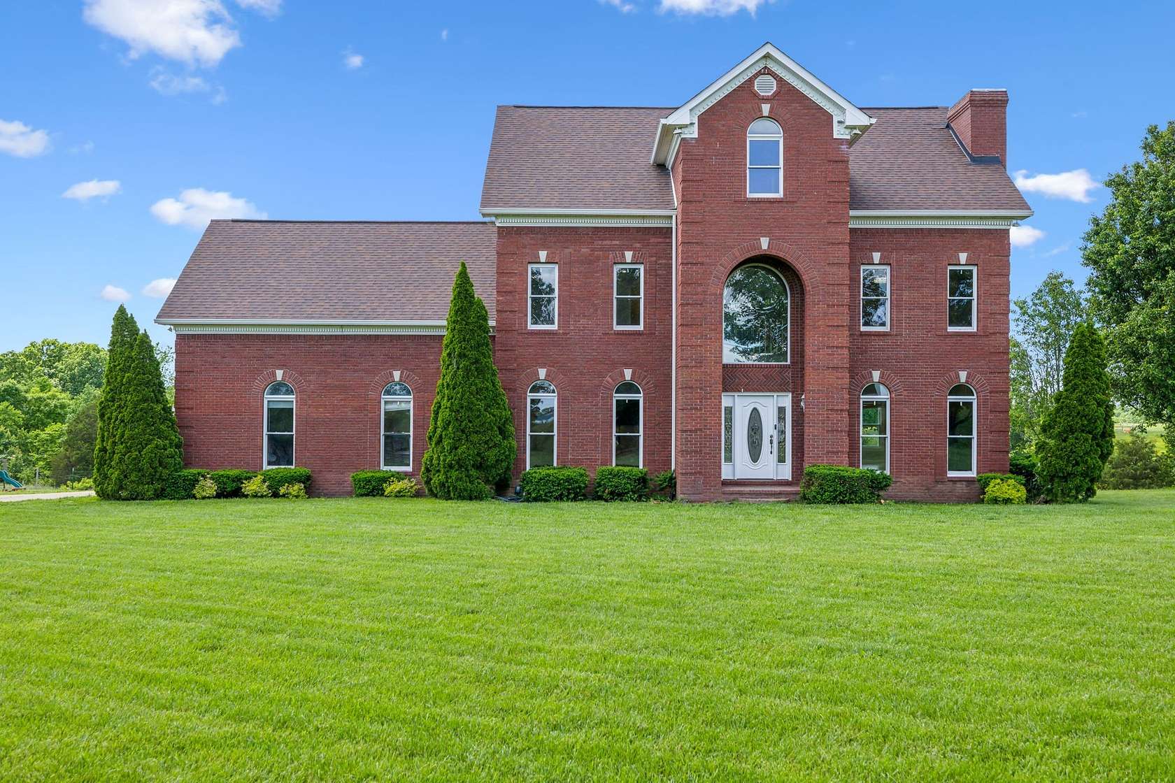 1.54 Acres of Residential Land with Home for Sale in Hohenwald, Tennessee