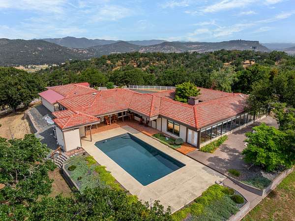 20.4 Acres of Land with Home for Sale in Central Point, Oregon