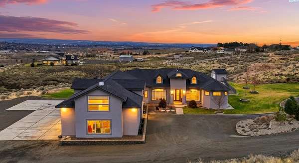 10 Acres of Land with Home for Sale in Kennewick, Washington