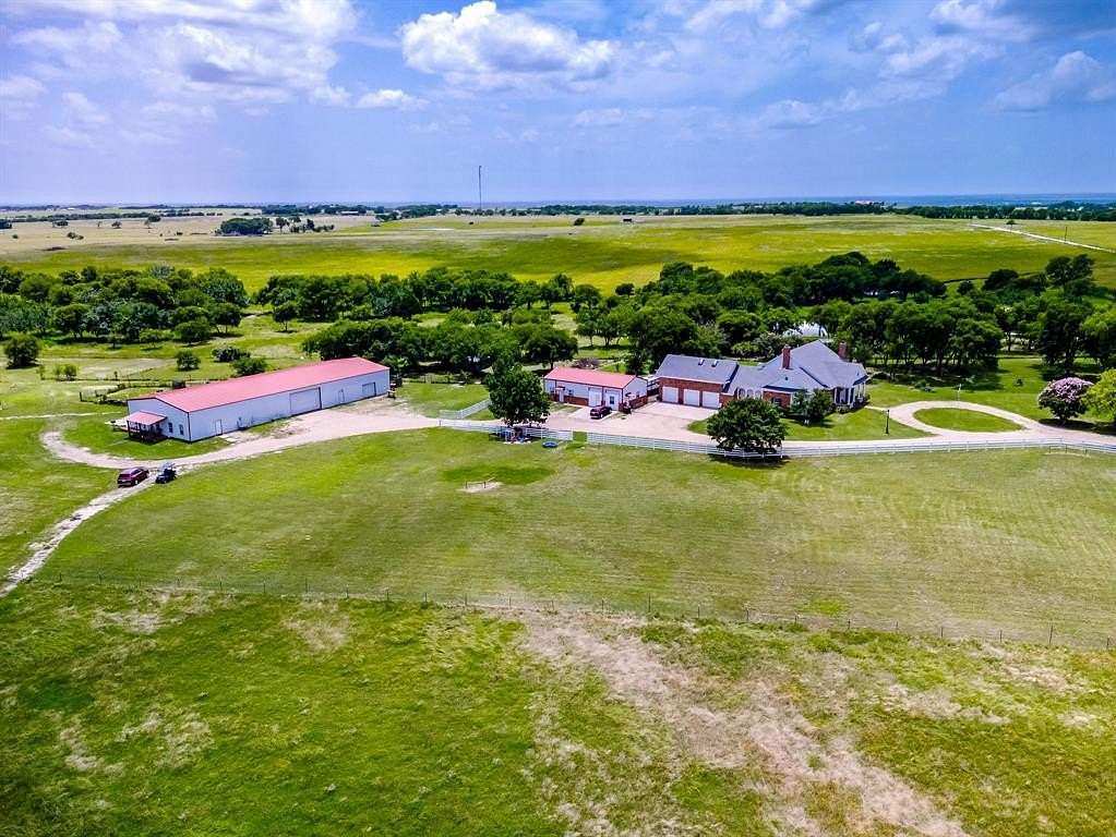 10 Acres of Residential Land with Home for Sale in Hillsboro, Texas