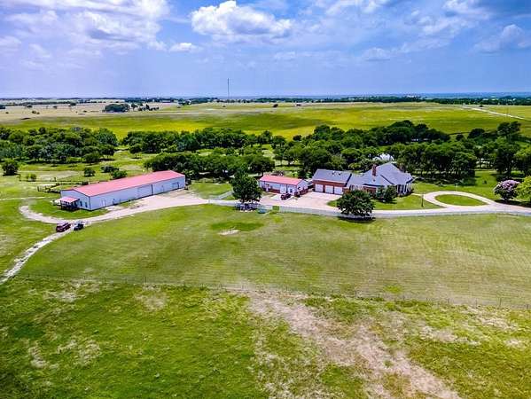 10 Acres of Residential Land with Home for Sale in Hillsboro, Texas