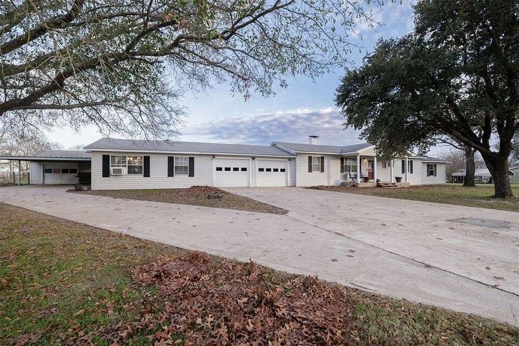 1.69 Acres of Residential Land with Home for Sale in Quinlan, Texas