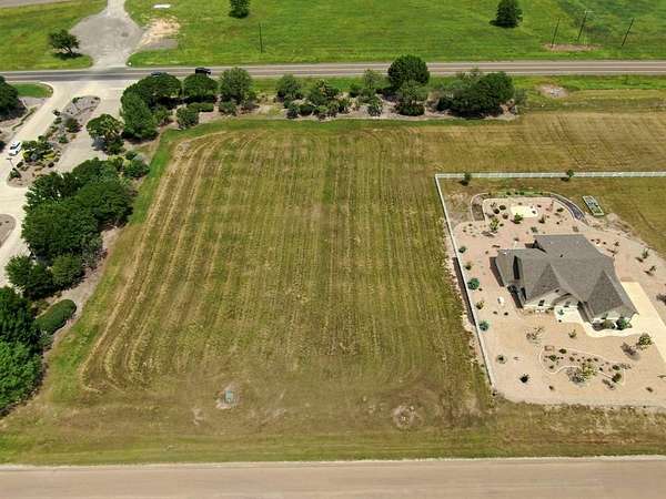 1 Acre of Residential Land for Sale in Corsicana, Texas