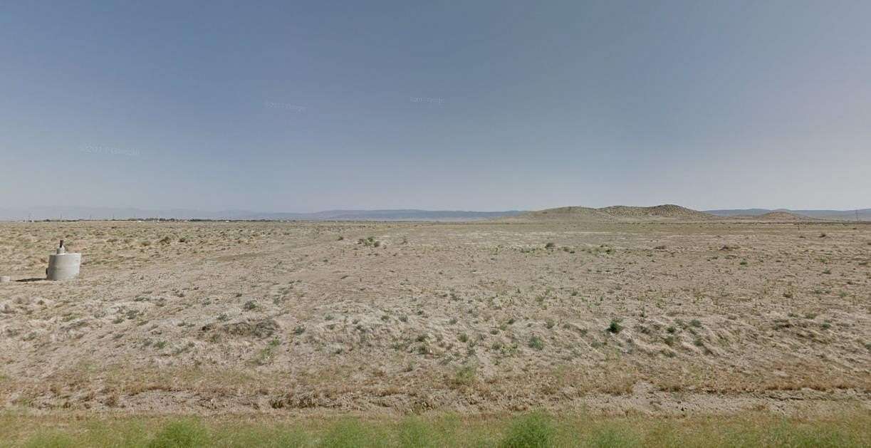 2.5 Acres of Land for Sale in Antelope Acres, California