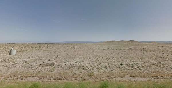 2.5 Acres of Land for Sale in Antelope Acres, California