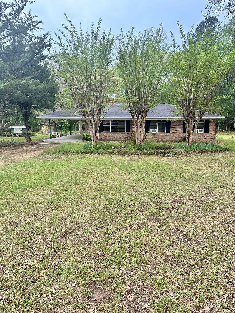 4.75 Acres of Improved Residential Land for Sale in Zwolle, Louisiana