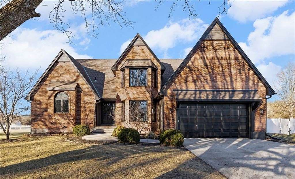 2.83 Acres of Residential Land with Home for Sale in Lee's Summit, Missouri