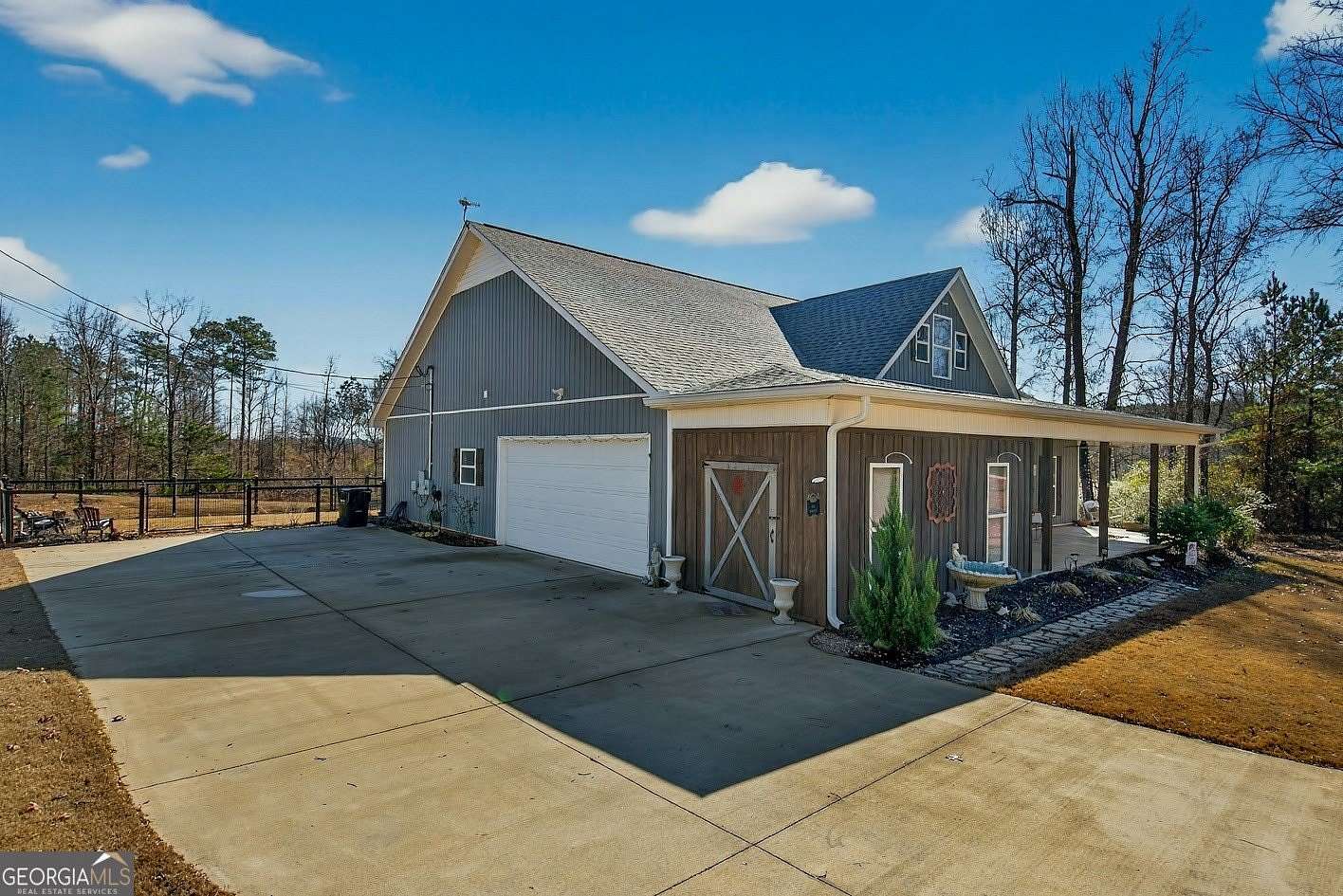 1.5 Acres of Land with Home for Sale in Roanoke, Alabama