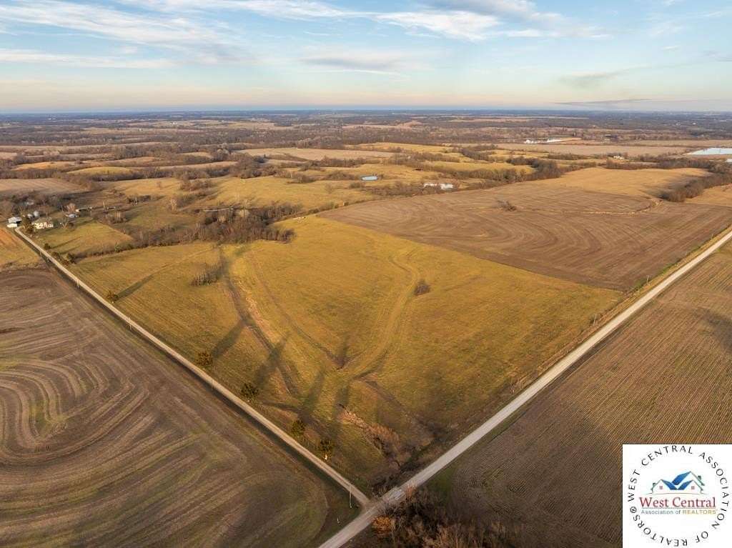 320 Acres of Land with Home for Sale in Garden City, Missouri