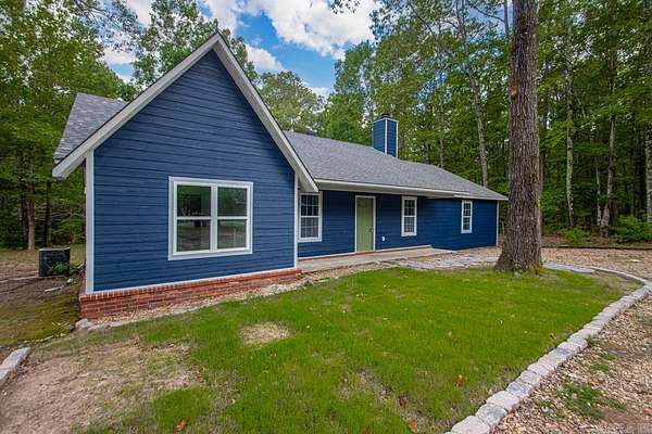 1.62 Acres of Residential Land with Home for Sale in Redfield, Arkansas