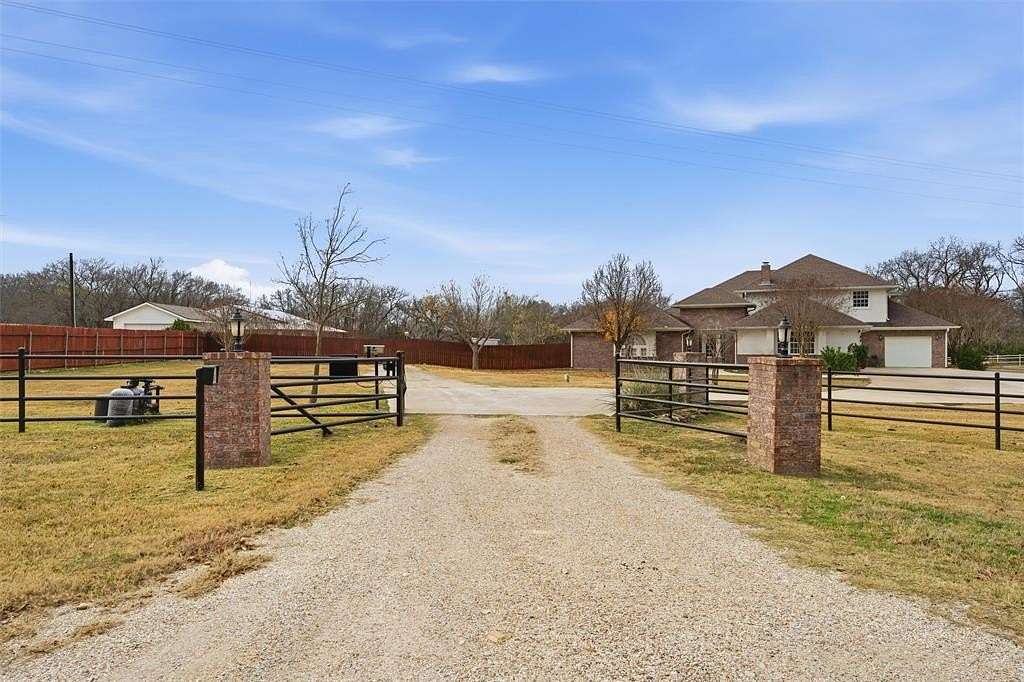 2.46 Acres of Land with Home for Sale in Jonesboro, Texas