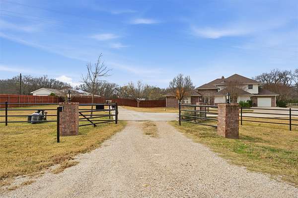 2.46 Acres of Land with Home for Sale in Jonesboro, Texas
