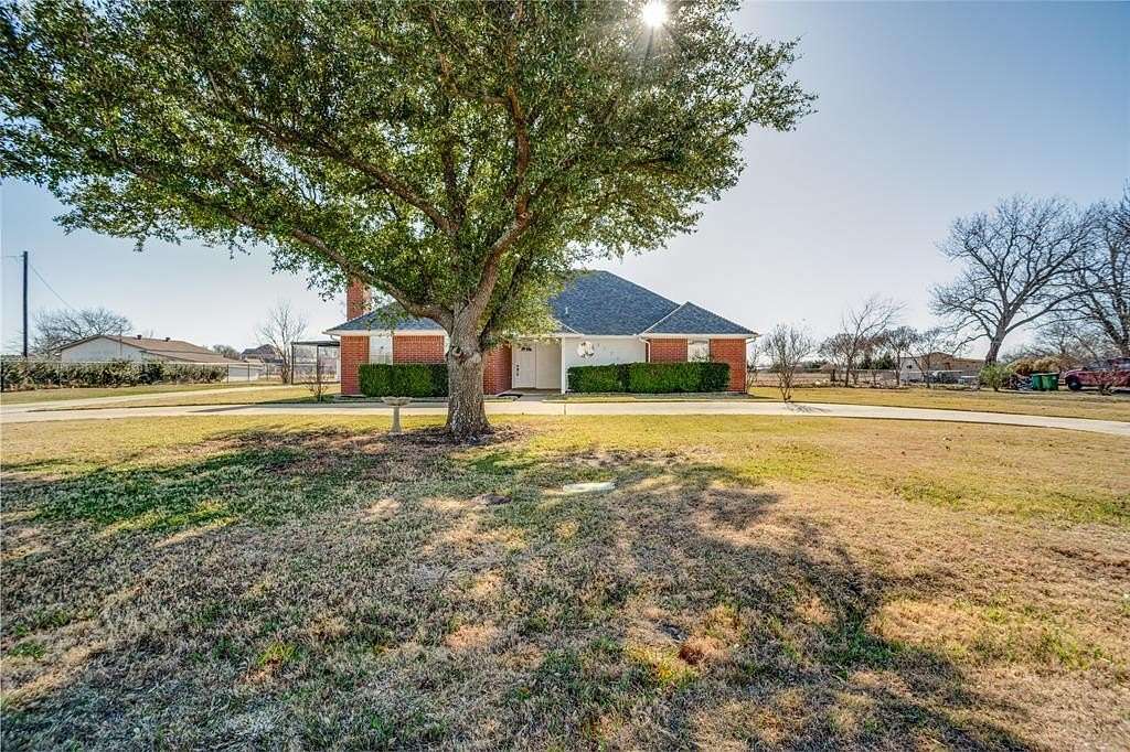 2.72 Acres of Residential Land with Home for Sale in St. Paul, Texas