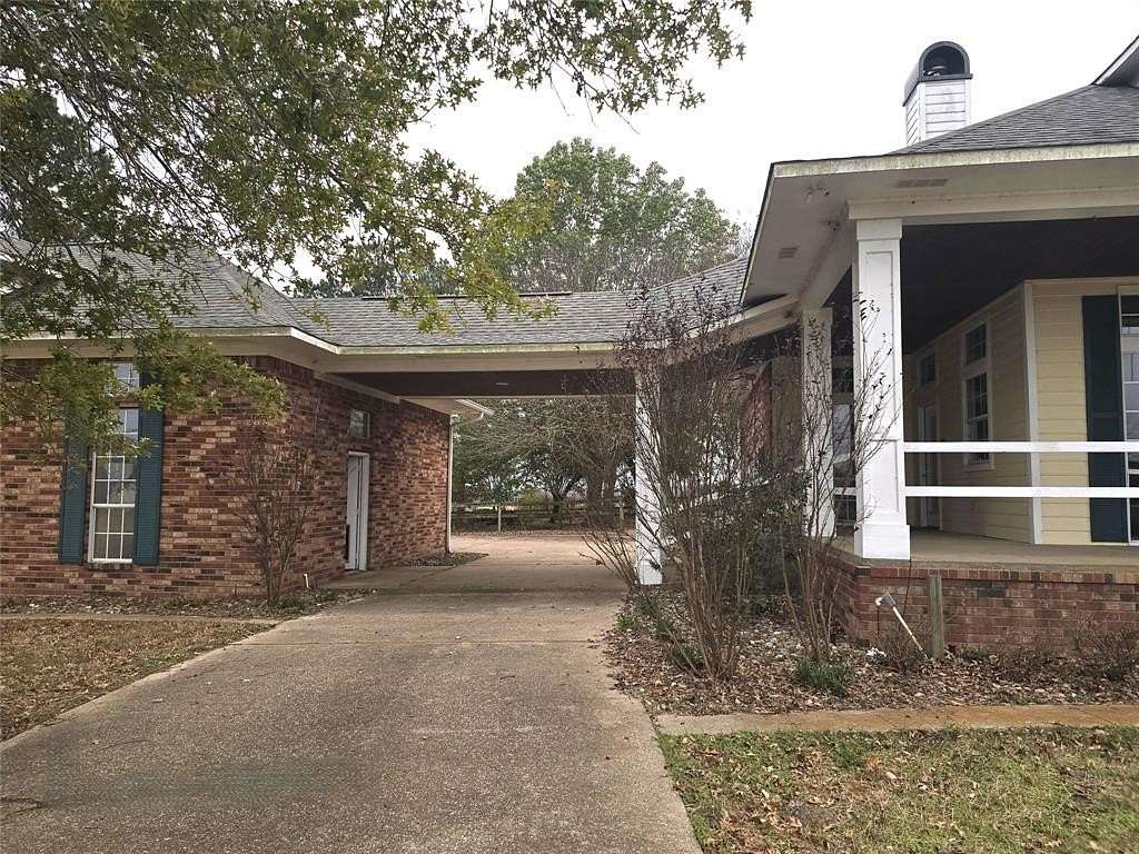 18.7 Acres of Land with Home for Sale in Tyler, Texas