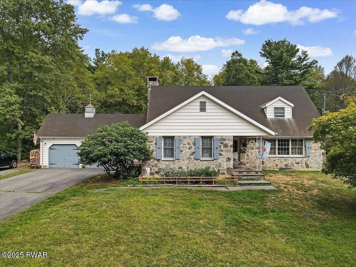 314 Acres of Land with Home for Lease in Dingmans Ferry, Pennsylvania