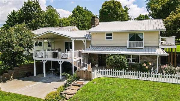 2.12 Acres of Residential Land with Home for Sale in Hiawassee, Georgia