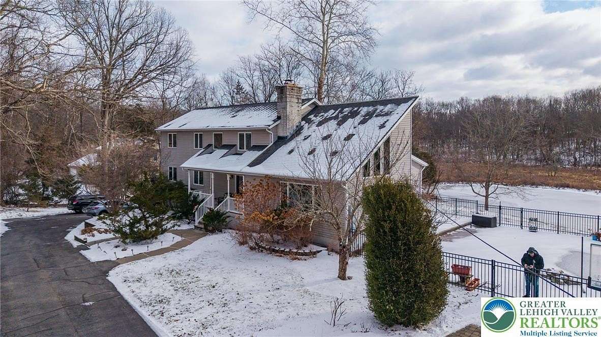 5.46 Acres of Residential Land with Home for Sale in Hardwick Township, New Jersey