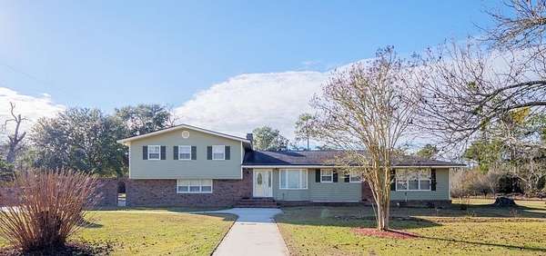 8.46 Acres of Residential Land with Home for Sale in Hahira, Georgia