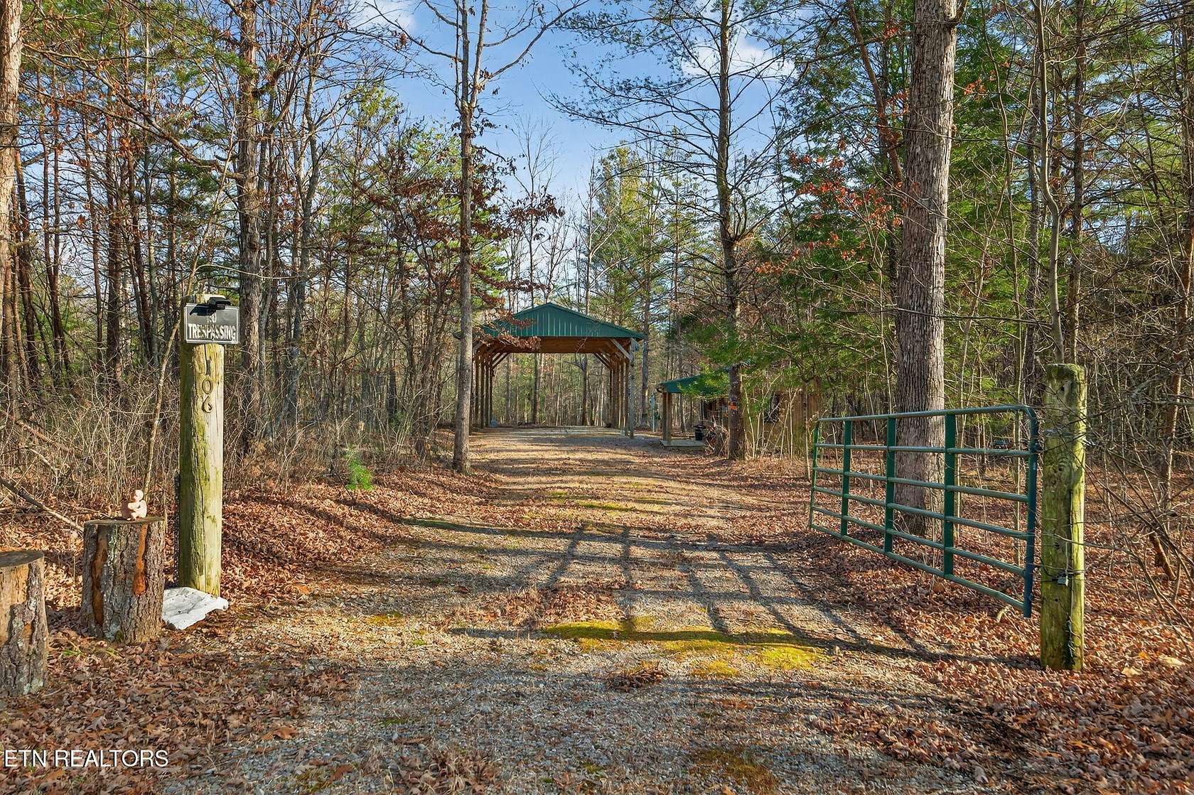 5 Acres of Improved Residential Land for Sale in Jamestown, Tennessee