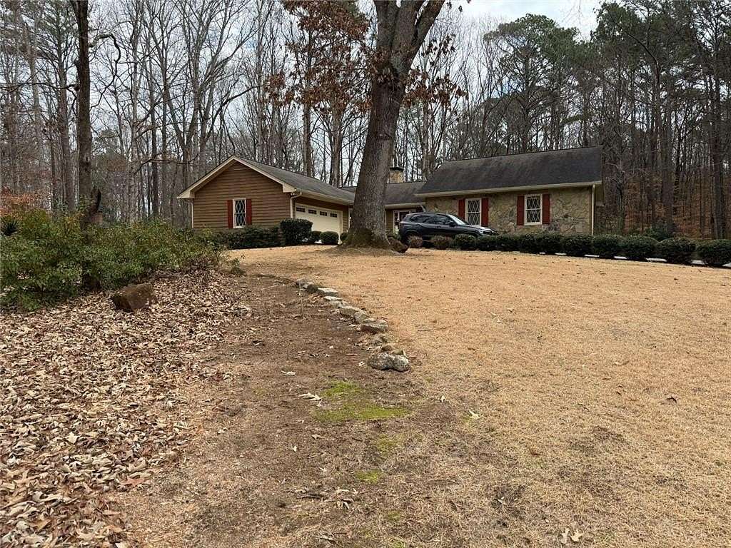 1.56 Acres of Residential Land with Home for Lease in Snellville, Georgia