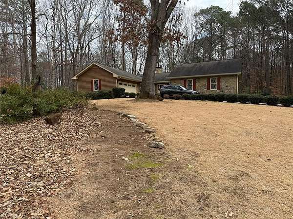 1.56 Acres of Residential Land with Home for Lease in Snellville, Georgia