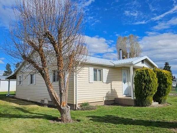 4.36 Acres of Land with Home for Sale in Chiloquin, Oregon