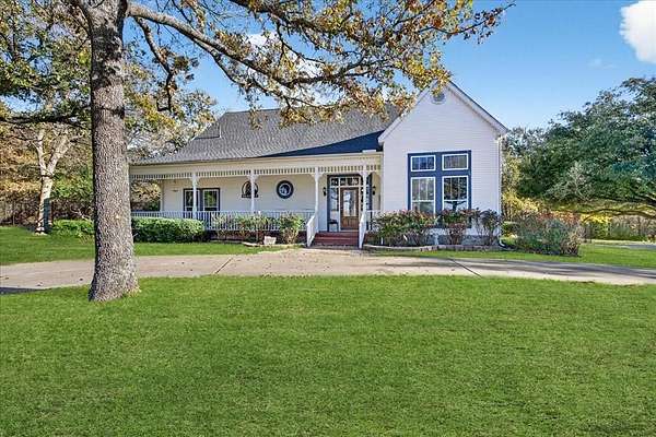 27 Acres of Land with Home for Sale in Scurry, Texas