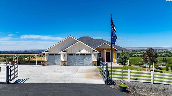 8.44 Acres of Land with Home for Sale in Prosser, Washington