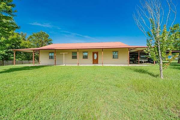 2 Acres of Residential Land with Home for Sale in Kemp, Texas