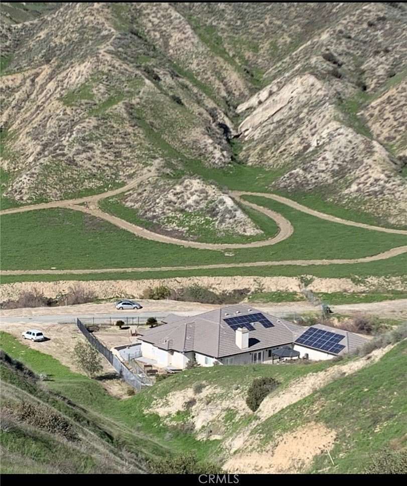 5 Acres of Residential Land with Home for Sale in Moreno Valley, California