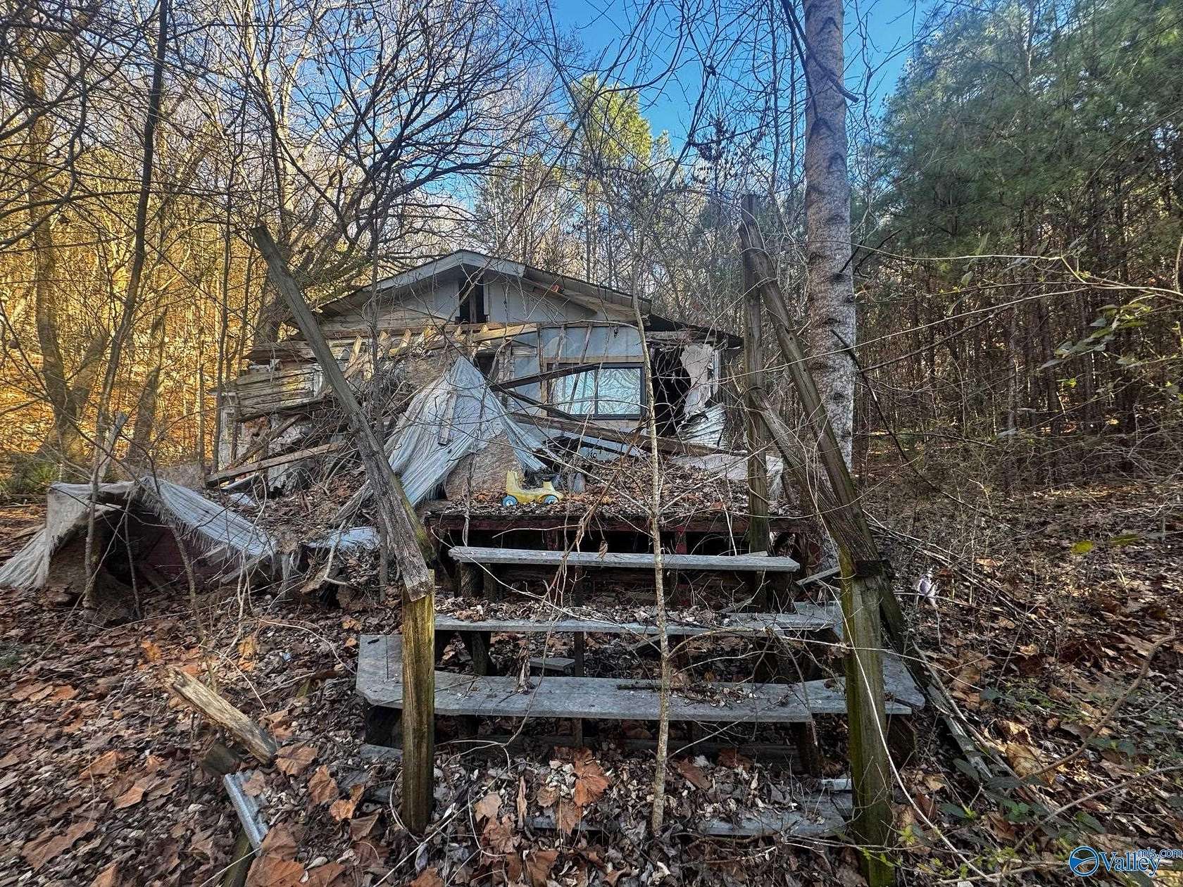 5 Acres of Land for Sale in Guntersville, Alabama