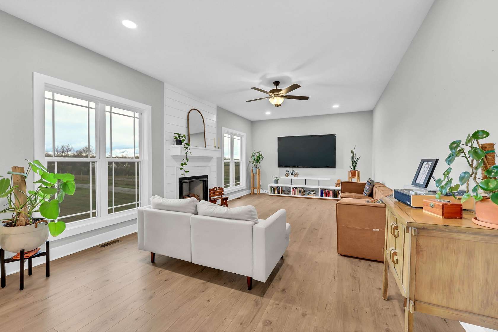 1.5 Acres of Land with Home for Sale in Clarksville, Tennessee