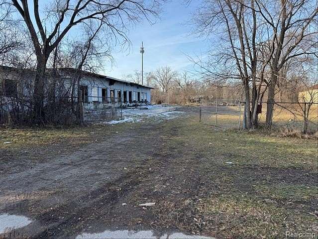 3.22 Acres of Improved Commercial Land for Sale in Saginaw, Michigan