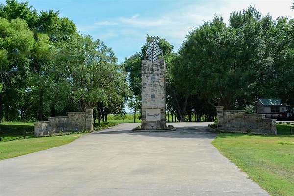 0.75 Acres of Residential Land for Sale in Kemp, Texas