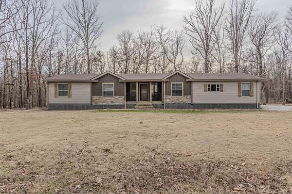 9 Acres of Residential Land with Home for Sale in Paragould, Arkansas