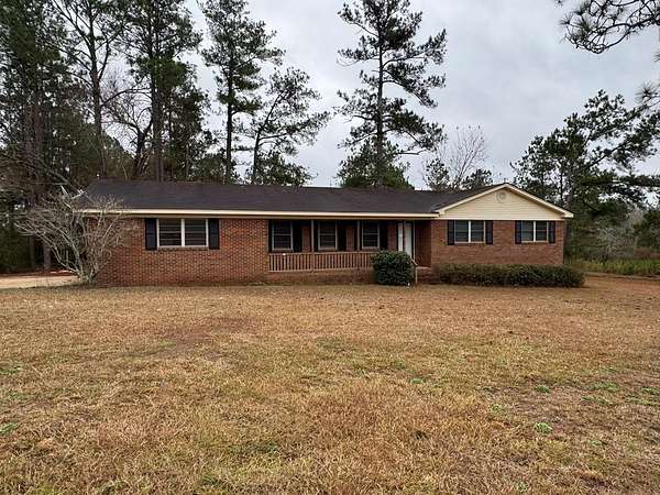 1.55 Acres of Residential Land with Home for Sale in Nicholls, Georgia