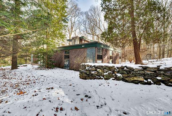 3.22 Acres of Residential Land with Home for Sale in Woodbridge, Connecticut