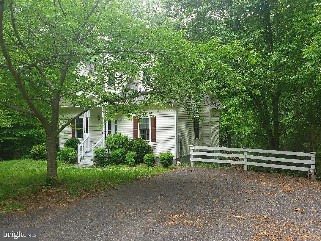 1.5 Acres of Residential Land with Home for Lease in Hollywood, Maryland